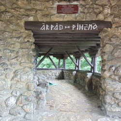 Pálvölgyi barlang és Hármashatár-hegy környéke